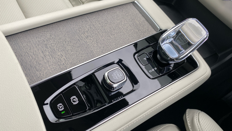 Volvo XC90 2.0 T8 PHEV Ultra Dark 5dr AWD Geartronic Estate